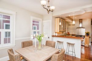 Read more about the article Buying and selling a house at the same time